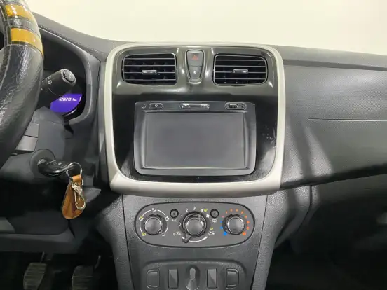 RENAULT-SANDERO-2016