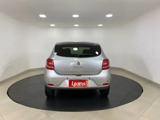 RENAULT-SANDERO-2016