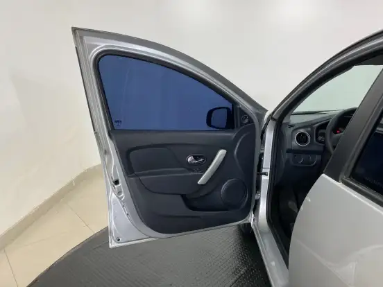 RENAULT-SANDERO-2016