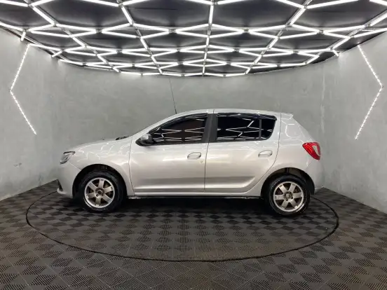 RENAULT-SANDERO-2017
