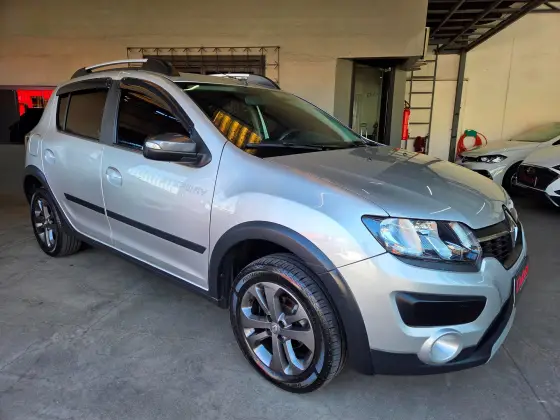 RENAULT SANDERO 1.6 STEPWAY 8V FLEX 4P MANUAL RENAULT SANDERO 1.6 STEPWAY 8V FLEX 4P MANUAL