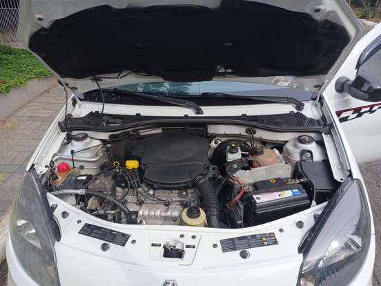 RENAULT-SANDERO-2013