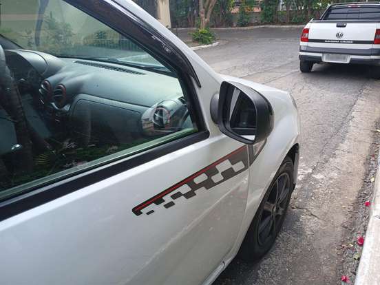 RENAULT-SANDERO-2013