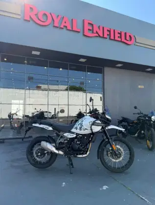 ROYAL ENFIELD HIMALAYAN 450 KAMET WHITE ROYAL ENFIELD HIMALAYAN 450 KAMET WHITE