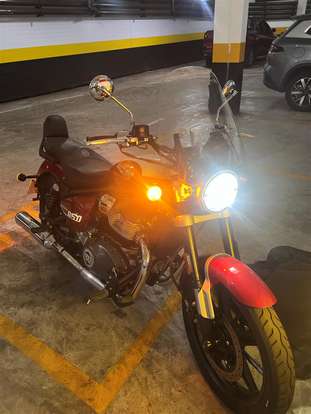 ROYAL ENFIELD-CLASSIC 650 VALLAM RED-2025