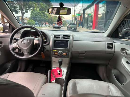 TOYOTA-COROLLA-2011