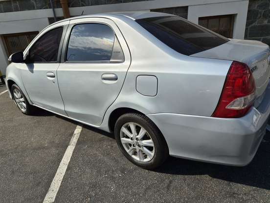 TOYOTA-ETIOS-2019