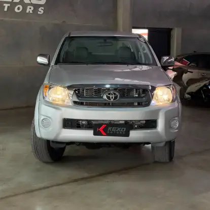 TOYOTA-HILUX-2010