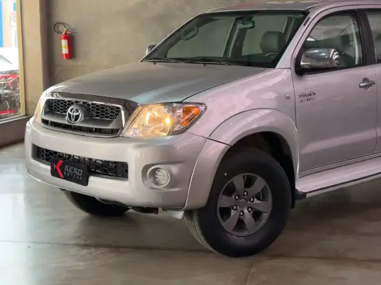 TOYOTA-HILUX-2.7 SR 4X2 CD 16V GASOLINA 4P MANUAL TOYOTA-HILUX-2010