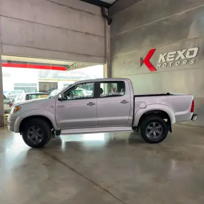 TOYOTA-HILUX-2010