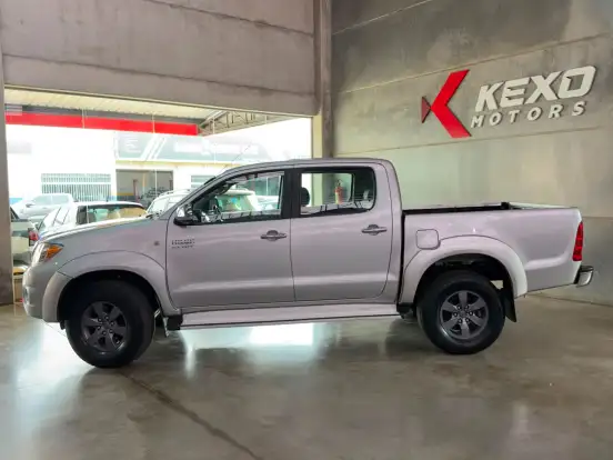 TOYOTA-HILUX-2.7 SR 4X2 CD 16V GASOLINA 4P MANUAL TOYOTA-HILUX-2010