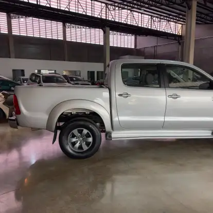 TOYOTA-HILUX-2010