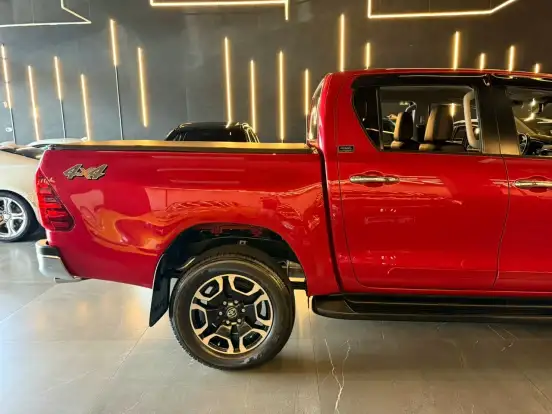 TOYOTA-HILUX-2.8 D-4D TURBO DIESEL CD SRV 4X4 AUTOMÁTICO TOYOTA-HILUX-2022