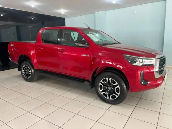 TOYOTA HILUX 2.8 D-4D TURBO DIESEL CD SRX 4X4 AUTOMÁTICO