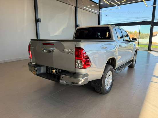 TOYOTA-HILUX-2017
