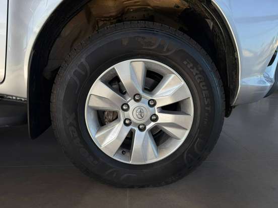 TOYOTA-HILUX-2.7 SRV 4X2 CD 16V FLEX 4P AUTOMÁTICO TOYOTA-HILUX-2017