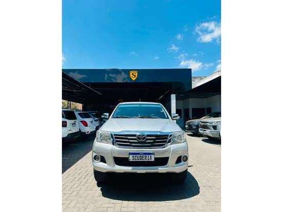TOYOTA-HILUX-2012