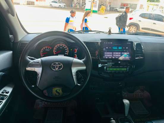 TOYOTA-HILUX-2012