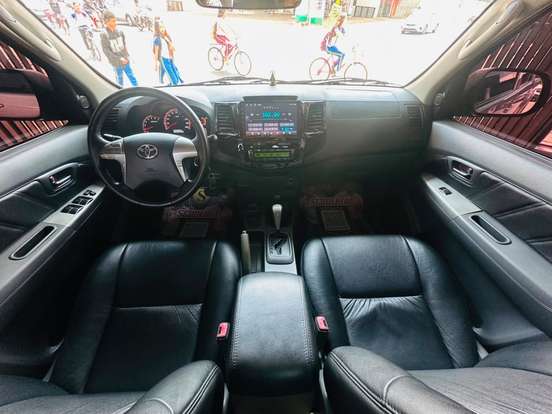 TOYOTA-HILUX-2012