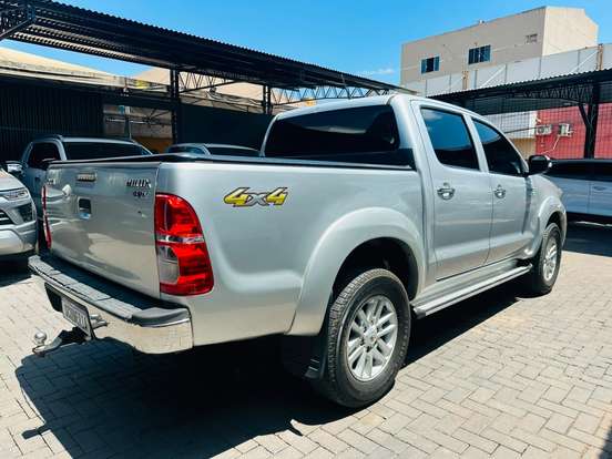 TOYOTA-HILUX-2.7 SRV 4X4 CD 16V FLEX 4P AUTOMÁTICO TOYOTA-HILUX-2012