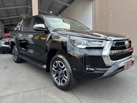 TOYOTA HILUX 2.8 D-4D TURBO DIESEL CD SRX 4X4 AUTOMÁTICO