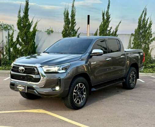 TOYOTA-HILUX-2023