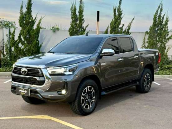 TOYOTA-HILUX-2.8 D-4D TURBO DIESEL CD SRX 4X4 AUTOMÁTICO TOYOTA-HILUX-2023