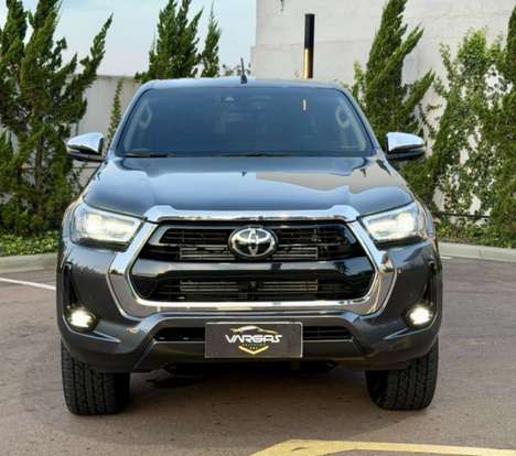 TOYOTA-HILUX-2.8 D-4D TURBO DIESEL CD SRX 4X4 AUTOMÁTICO TOYOTA-HILUX-2023