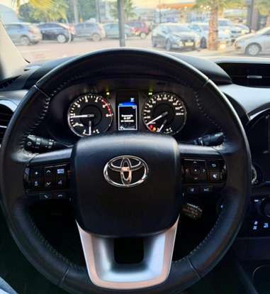 TOYOTA-HILUX-2023