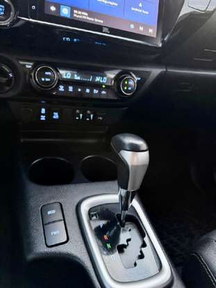 TOYOTA-HILUX-2.8 D-4D TURBO DIESEL CD SRX 4X4 AUTOMÁTICO TOYOTA-HILUX-2023
