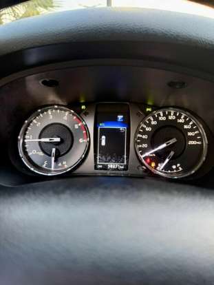 TOYOTA-HILUX-2.8 D-4D TURBO DIESEL CD SRX 4X4 AUTOMÁTICO TOYOTA-HILUX-2023