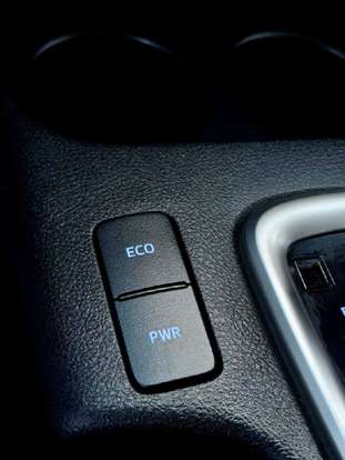 TOYOTA-HILUX-2.8 D-4D TURBO DIESEL CD SRX 4X4 AUTOMÁTICO TOYOTA-HILUX-2023