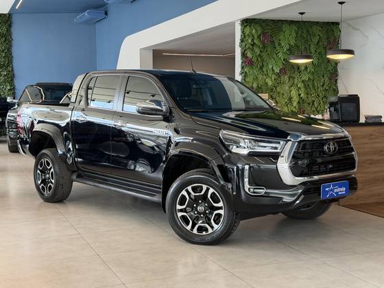 TOYOTA HILUX 2.8 D-4D TURBO DIESEL CD SRX PLUS 4X4 AUTOMÁTICO