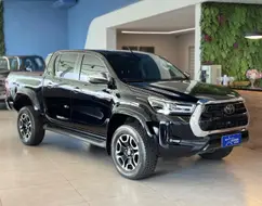 TOYOTA HILUX 2.8 D-4D TURBO DIESEL CD SRX PLUS 4X4 AUTOMÁTICO TOYOTA HILUX 2.8 D-4D TURBO DIESEL CD SRX PLUS 4X4 AUTOMÁTICO