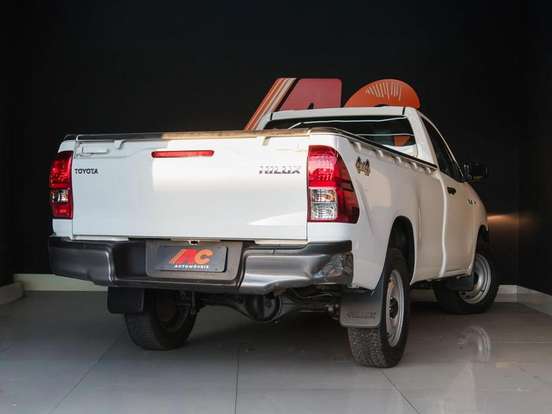 TOYOTA-HILUX-2023