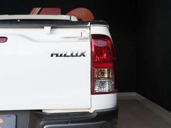 TOYOTA-HILUX-2.8 D-4D TURBO DIESEL CS 4X4 MANUAL TOYOTA-HILUX-2023
