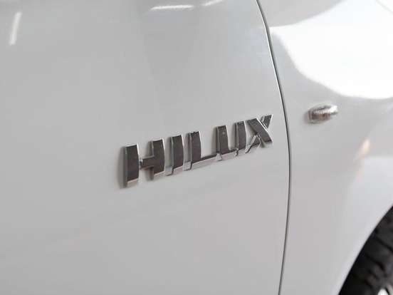 TOYOTA-HILUX-2023