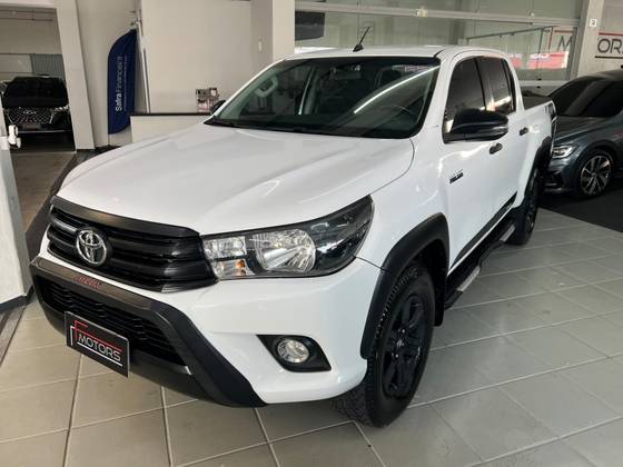 TOYOTA HILUX 2.8 SR CHALLENGE 4X4 CD 16V DIESEL 4P AUTOMÁTICO