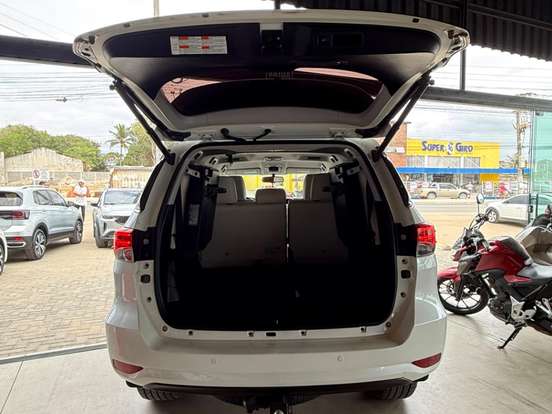 TOYOTA-HILUX-2.8 SRX 4X4 CD 16V DIESEL 4P AUTOMÁTICO TOYOTA-HILUX-2019