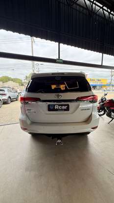 TOYOTA-HILUX-2019