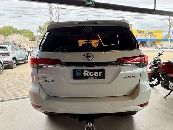 TOYOTA-HILUX-2.8 SRX 4X4 CD 16V DIESEL 4P AUTOMÁTICO TOYOTA-HILUX-2019