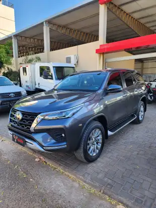 TOYOTA-HILUX SW4-2.8 D-4D TURBO DIESEL SRX 7L 4X4 AUTOMÁTICO TOYOTA-HILUX SW4-2023