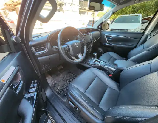 TOYOTA-HILUX SW4-2023