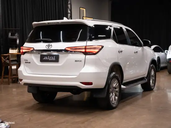 TOYOTA-HILUX SW4-2023