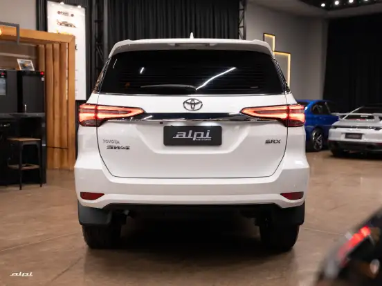 TOYOTA-HILUX SW4-2023