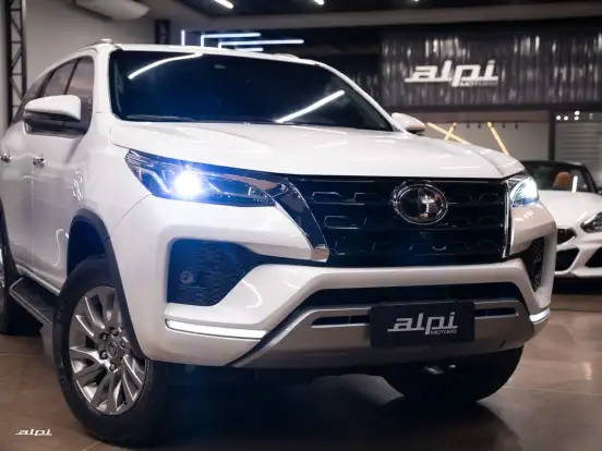 TOYOTA-HILUX SW4-2023