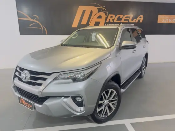 TOYOTA HILUX SW4 2.8 SRX 4X4 7 LUGARES 16V TURBO INTERCOOLER DIESEL 4P AUTOMÁTICO TOYOTA HILUX SW4 2.8 SRX 4X4 7 LUGARES 16V TURBO INTERCOOLER DIESEL 4P AUTOMÁTICO
