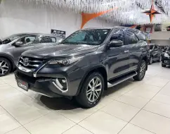 TOYOTA HILUX SW4 2.8 SRX 4X4 7 LUGARES 16V TURBO INTERCOOLER DIESEL 4P AUTOMÁTICO TOYOTA HILUX SW4 2.8 SRX 4X4 7 LUGARES 16V TURBO INTERCOOLER DIESEL 4P AUTOMÁTICO