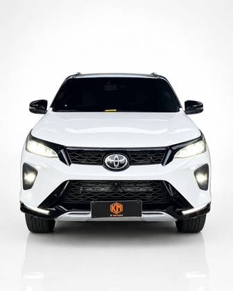 TOYOTA HILUX SW4 2.8 D-4D TURBO DIESEL DIAMOND 7L 4X4 AUTOMÁTICO