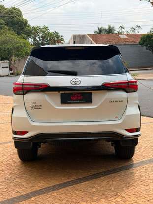 TOYOTA-HILUX SW4-2022